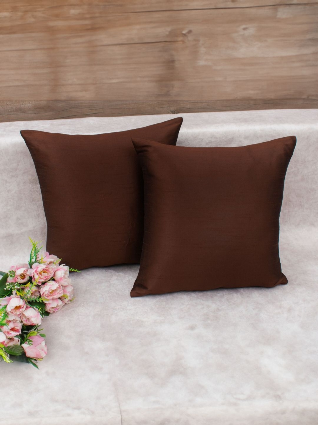 

RoyalDeco Brown Set of 2 Square Cushion Covers