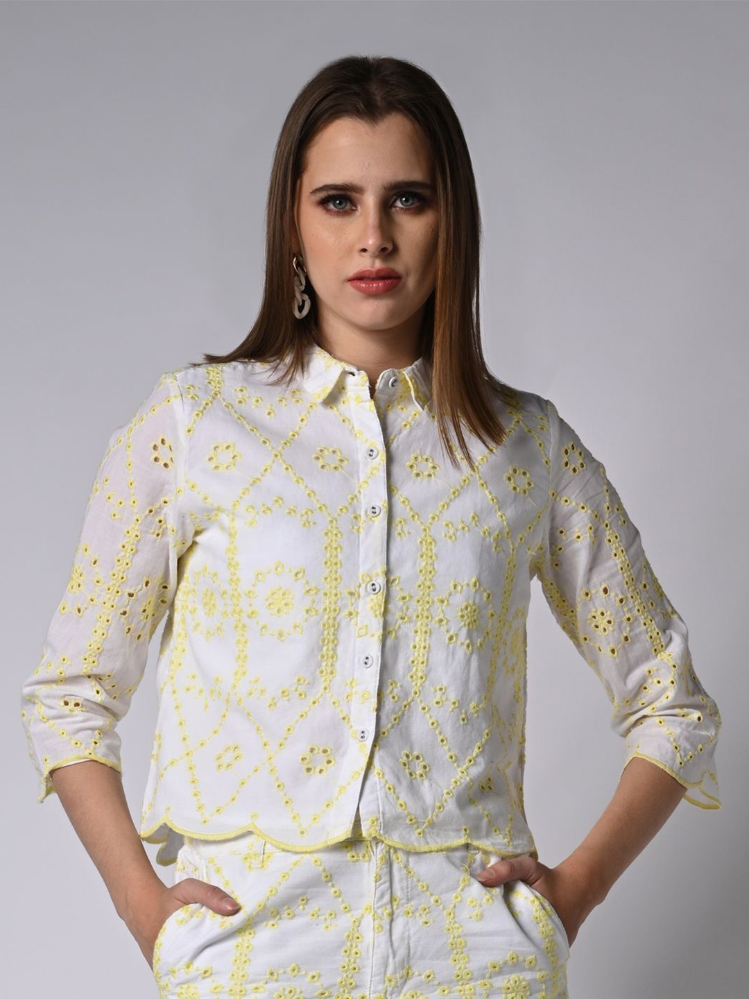 

Kraus Jeans Women Slim Fit Floral Opaque Casual Shirt, White