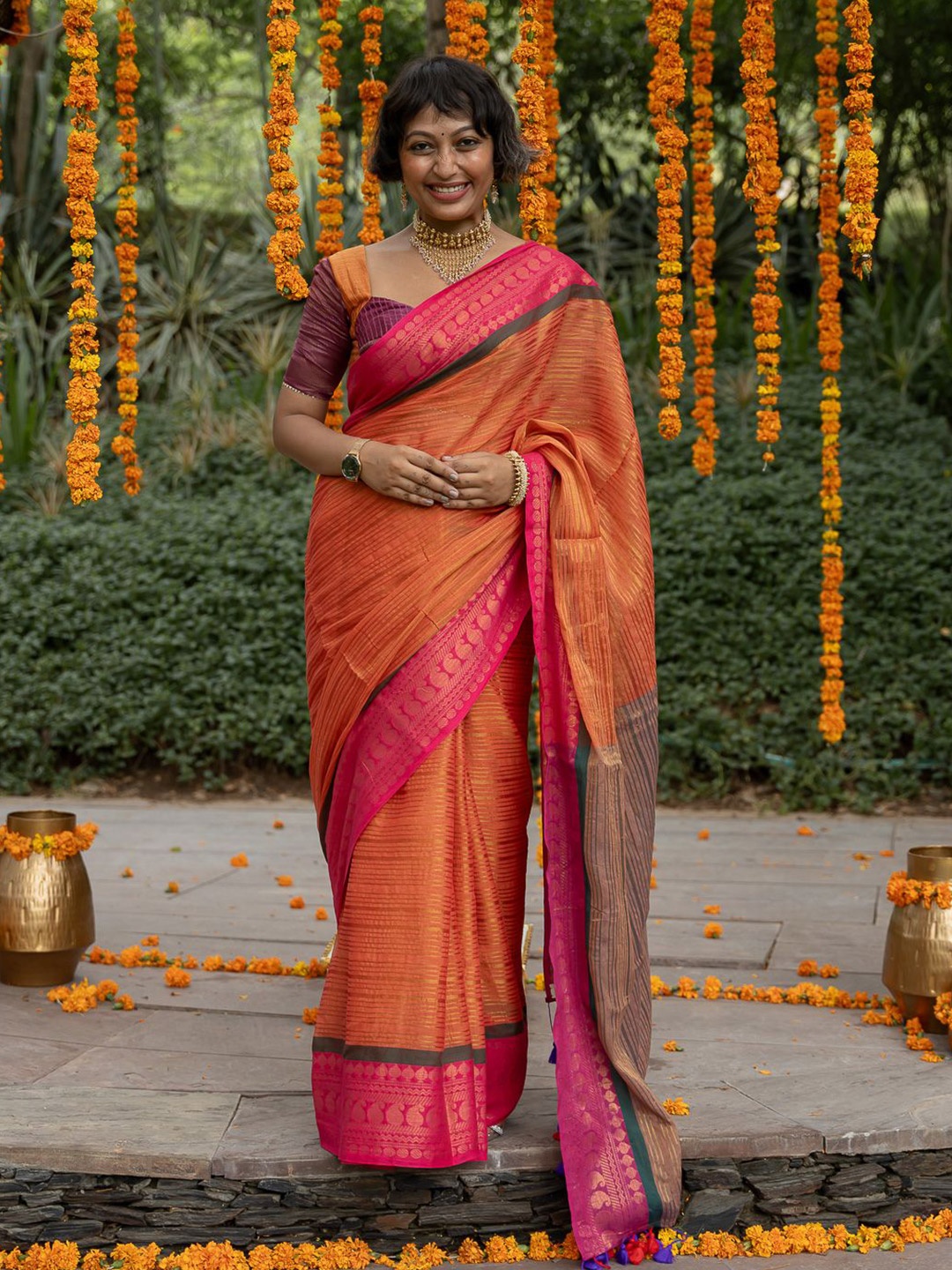 

Suta Woven Design Zari Pure Cotton Saree, Red