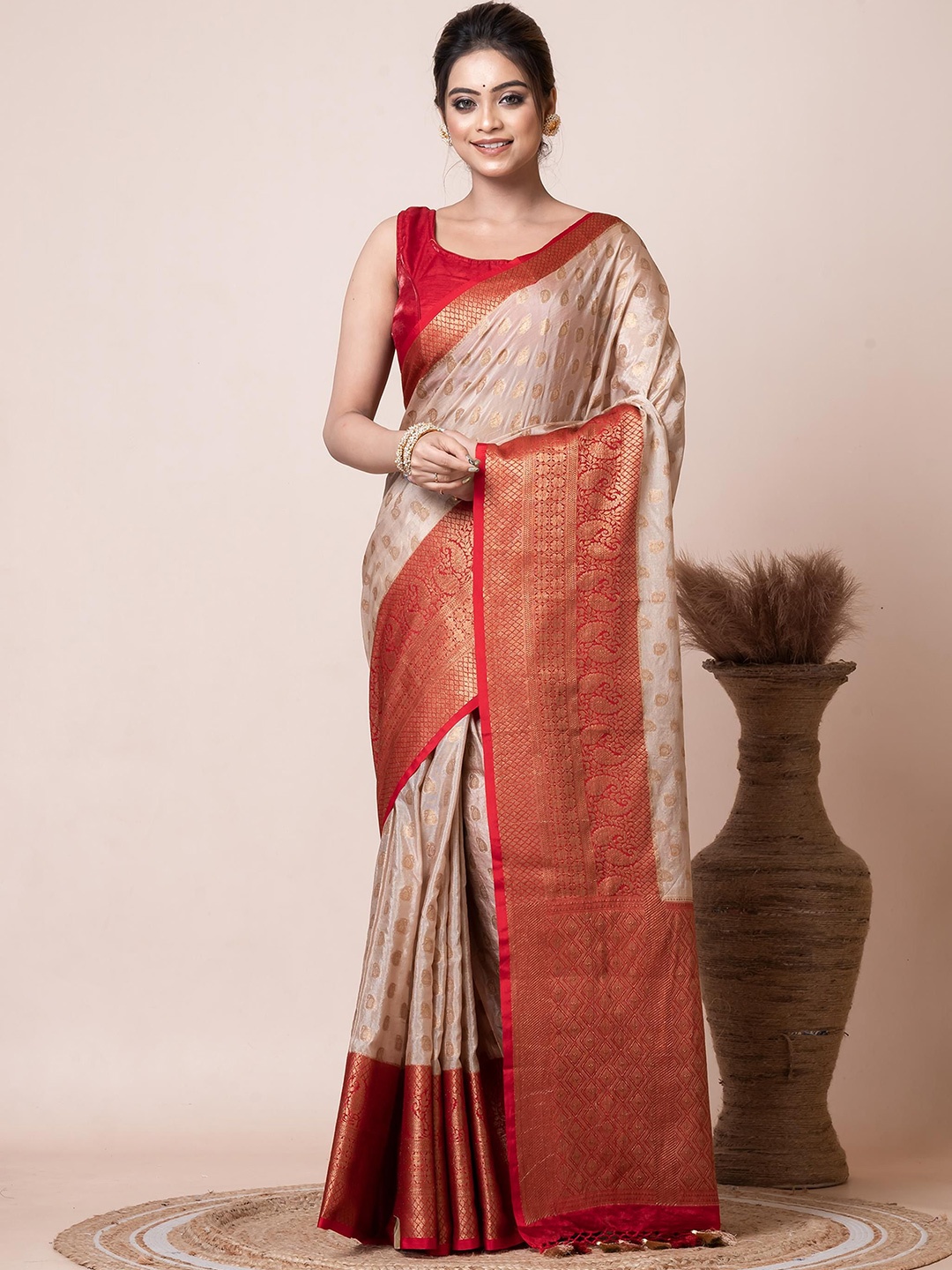 

VIBHAVARI Woven Design Zari Saree, Beige