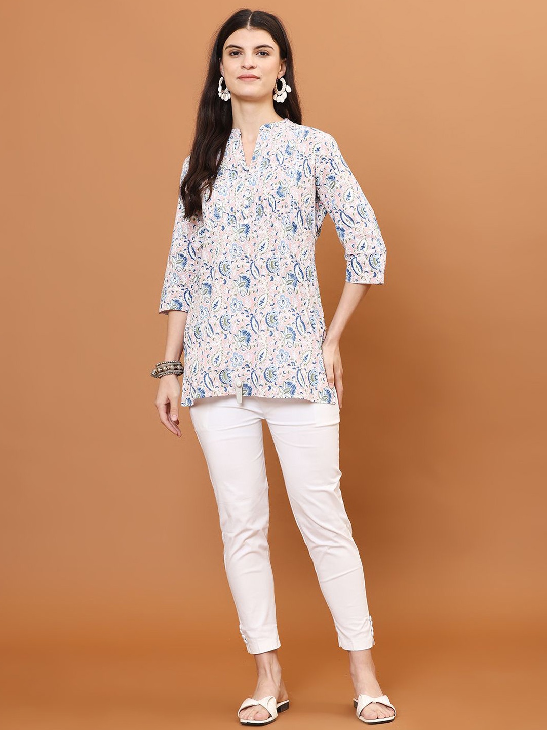 

Meena Bazaar Women Floral Printed Thread Work Kurta, Pink