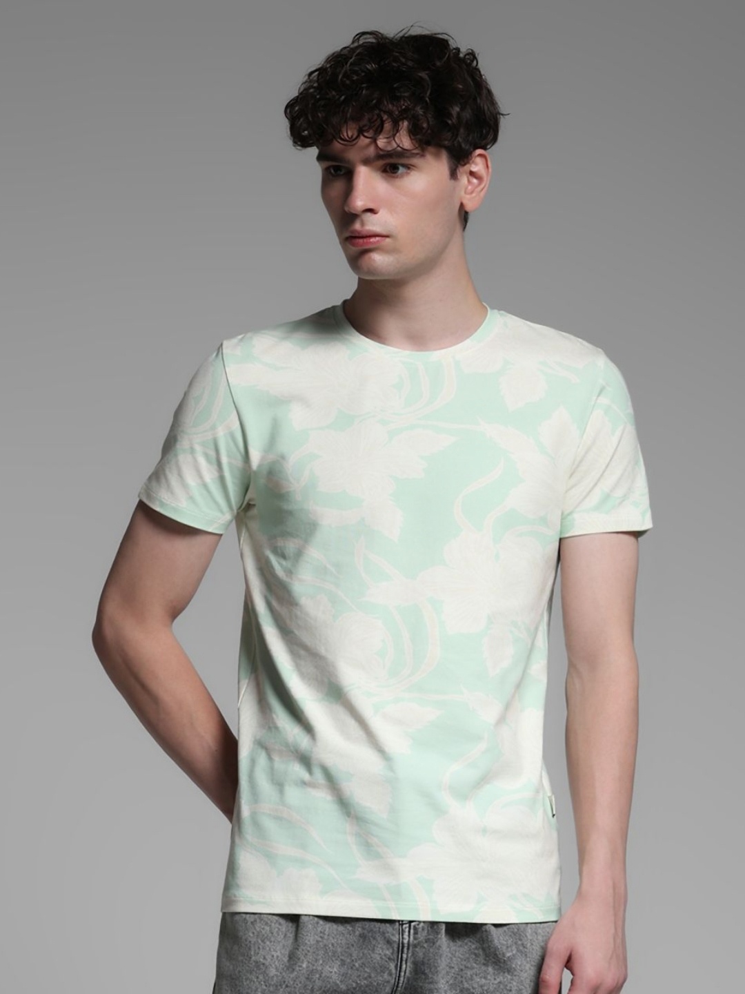 

Jack & Jones Men Floral Printed Raw Edge Slim Fit T-shirt, Green