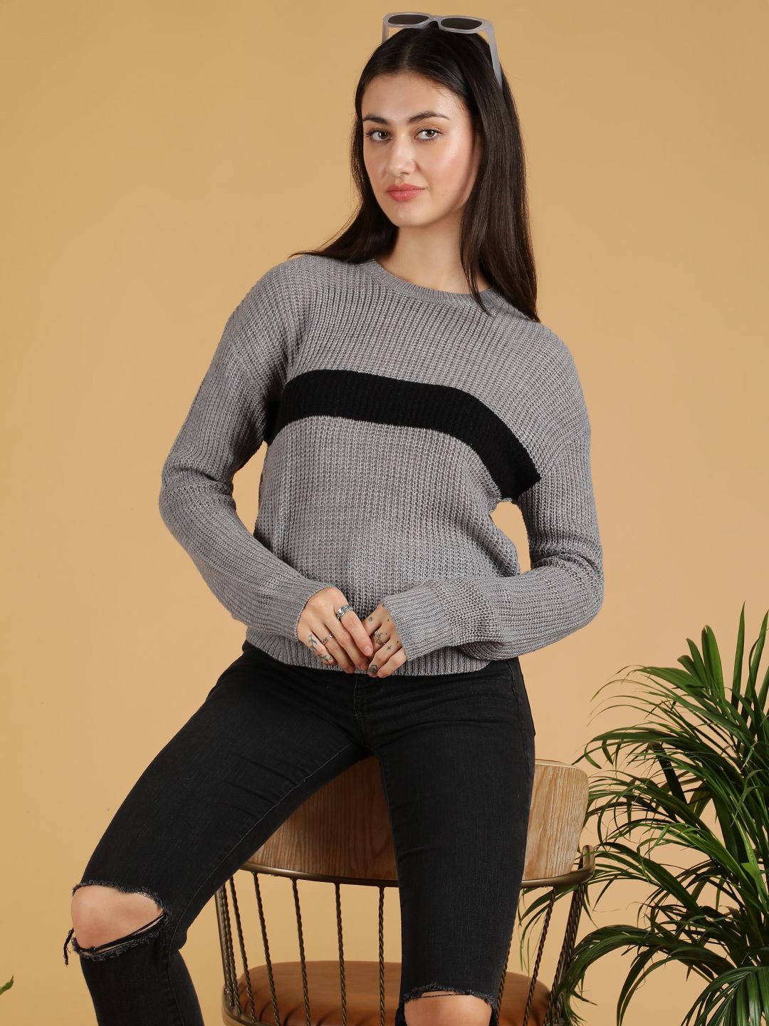 

Stylecast X Kotty Women Colourblocked Pullover with Embellished Detail, Grey