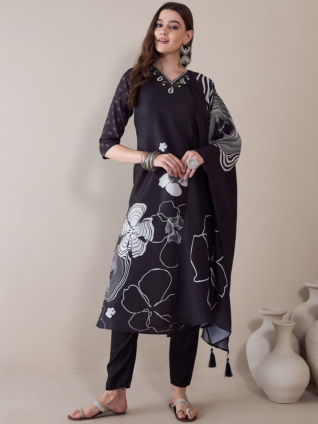 

Anouk Women Floral Embroidered Empire Thread Work Kurta with Trousers & With Dupatta, Black