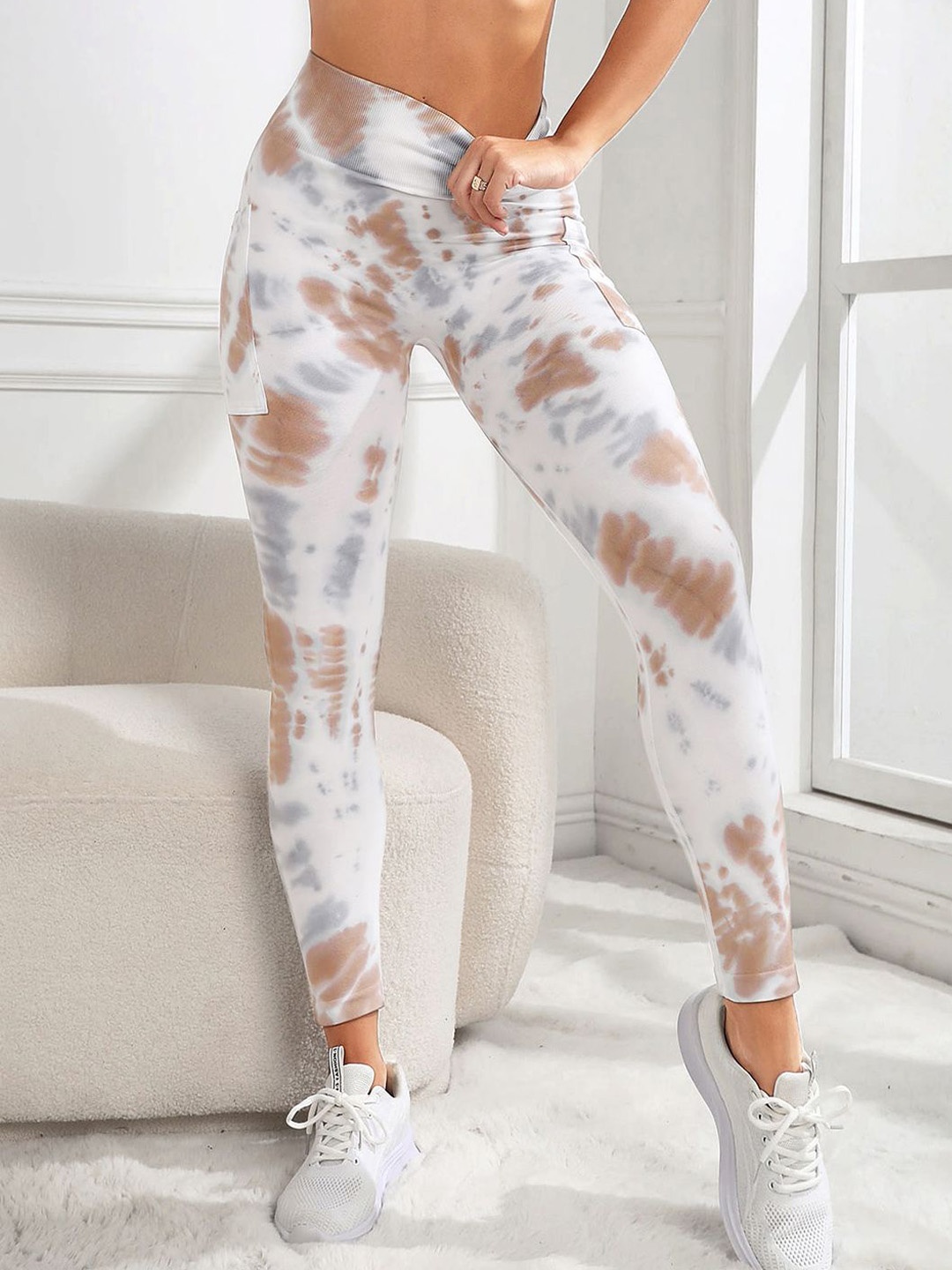 

StyleCast Women Abstract Printed Leggings, White