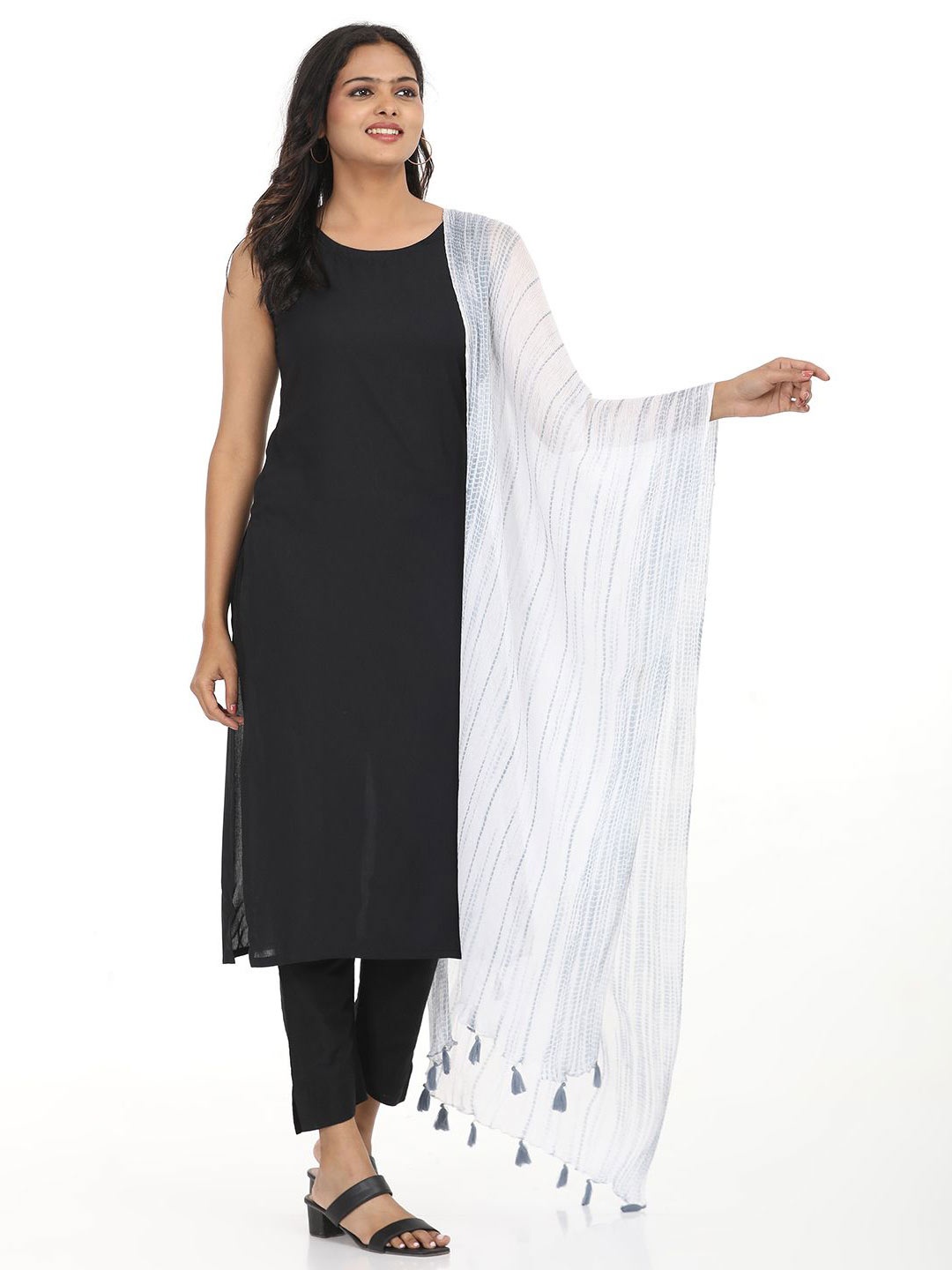 

HELLA FASHIONS Striped Dupatta, Grey