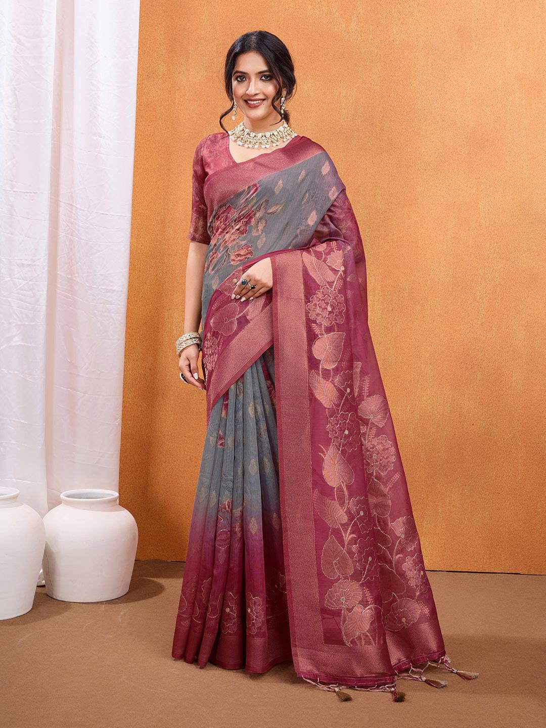 

Rekha Maniyar Woven Design Zari Brocade Banarasi Saree, Maroon