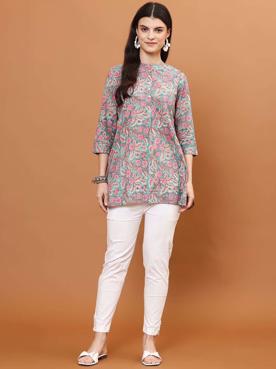 

Meena Bazaar Women Floral Printed Gotta Patti Kurta, Green