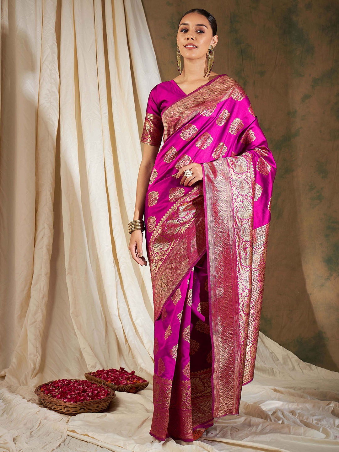 

Suha Woven Design Zari Art Silk Banarasi Saree, Pink