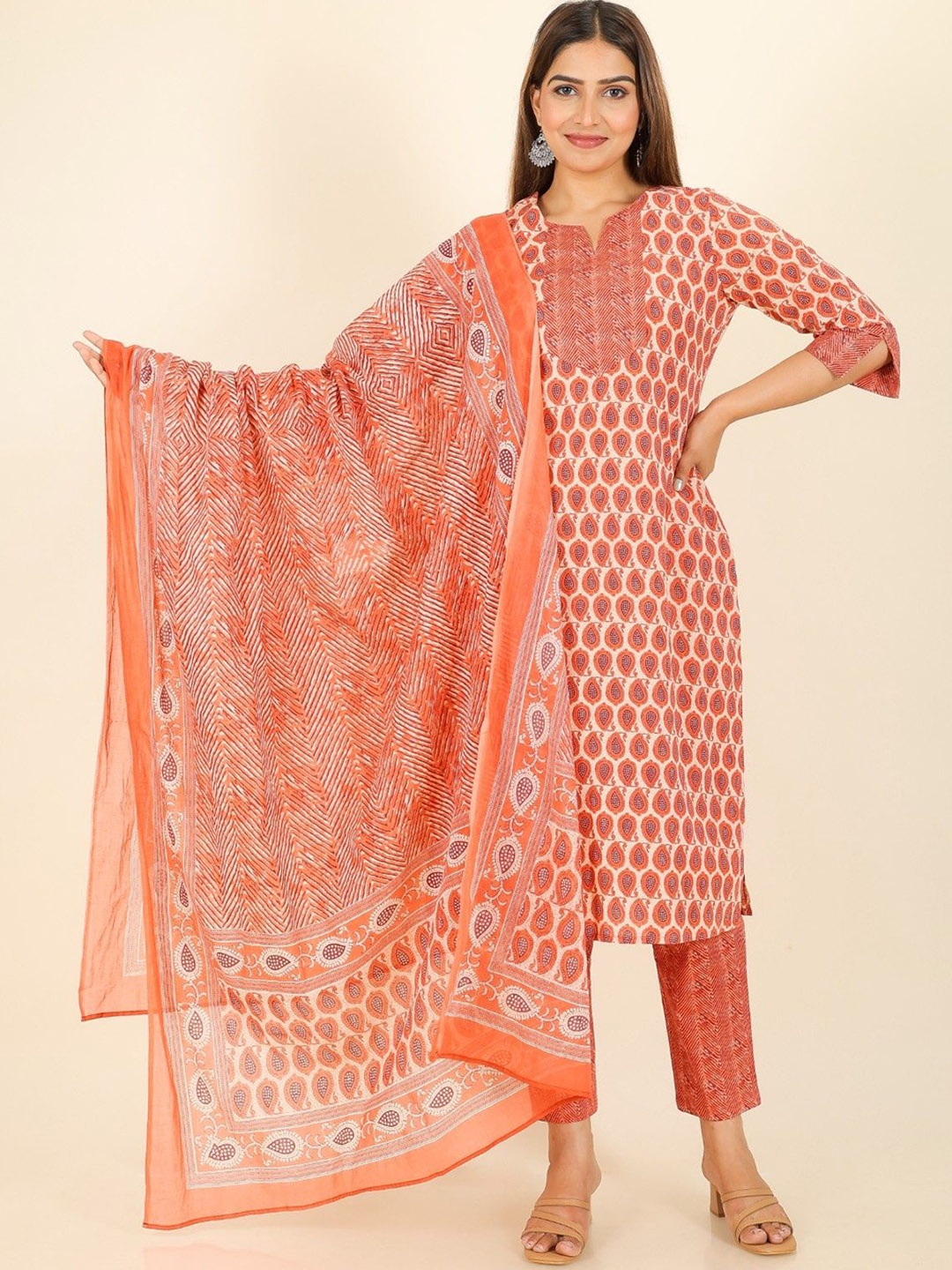 

Aramya Women Paisley Printed Regular Patchwork Pure Cotton Kurta with Trousers & With Dupatta, Orange