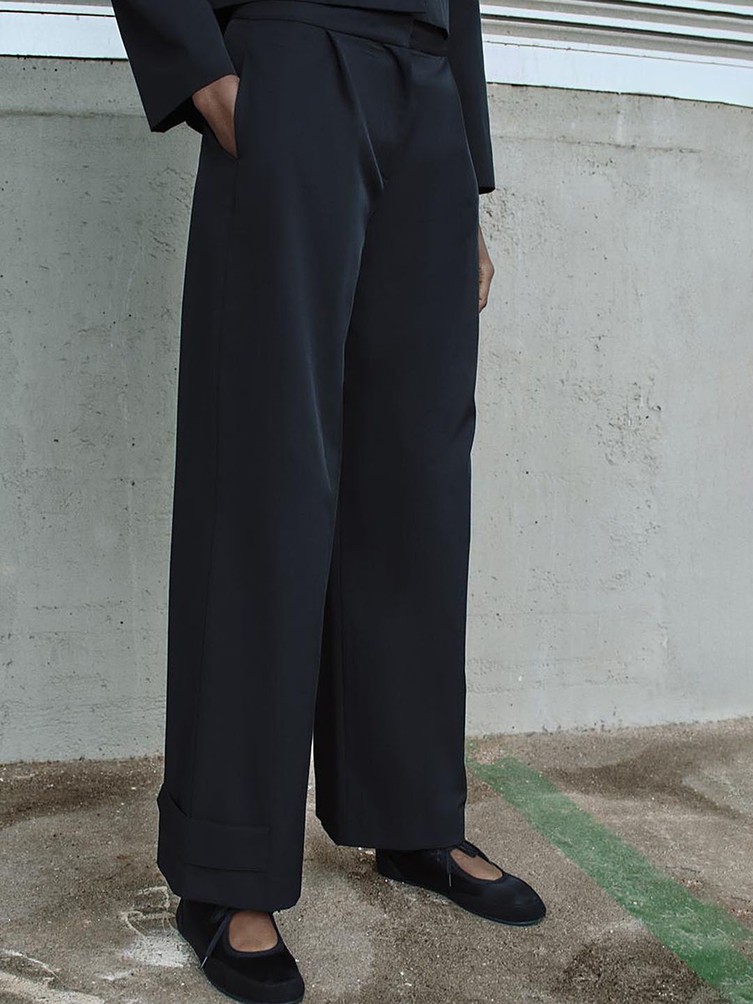 

LULU & SKY Women Loose Fit High-Rise Trousers, Black
