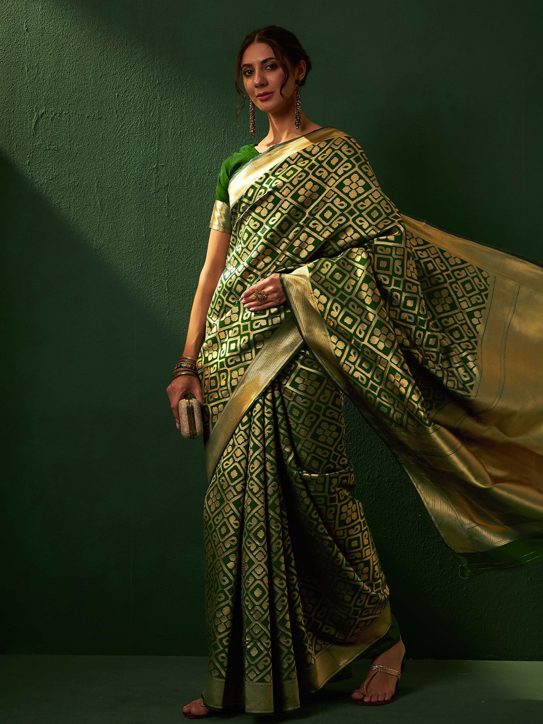 

Suha Woven Design Zari Art Silk Ready to Wear Banarasi Saree, Green