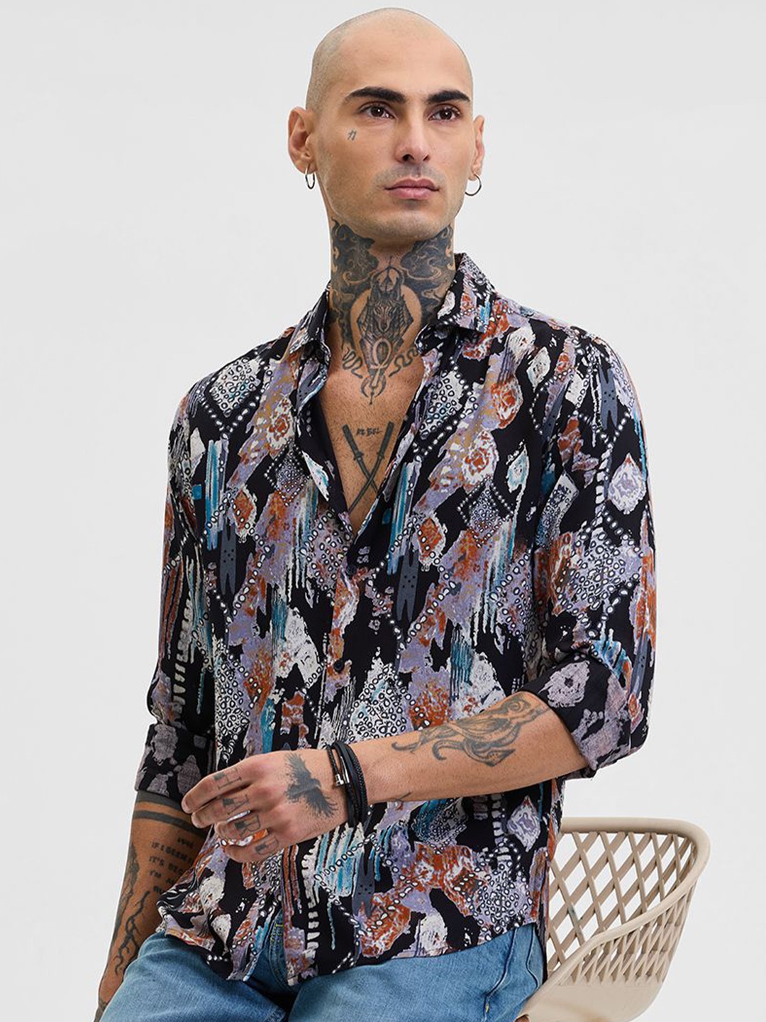 

Snitch Men Smart Slim Fit Opaque Printed Casual Shirt, Black