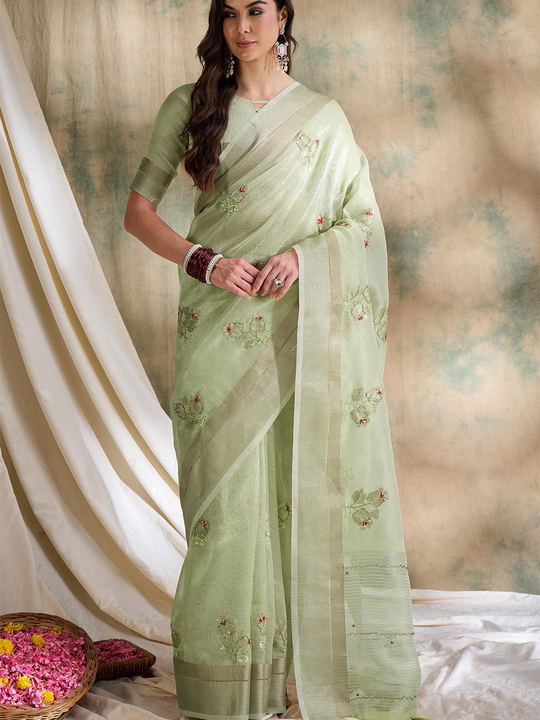 

Suha Floral Embroidered Saree, Green
