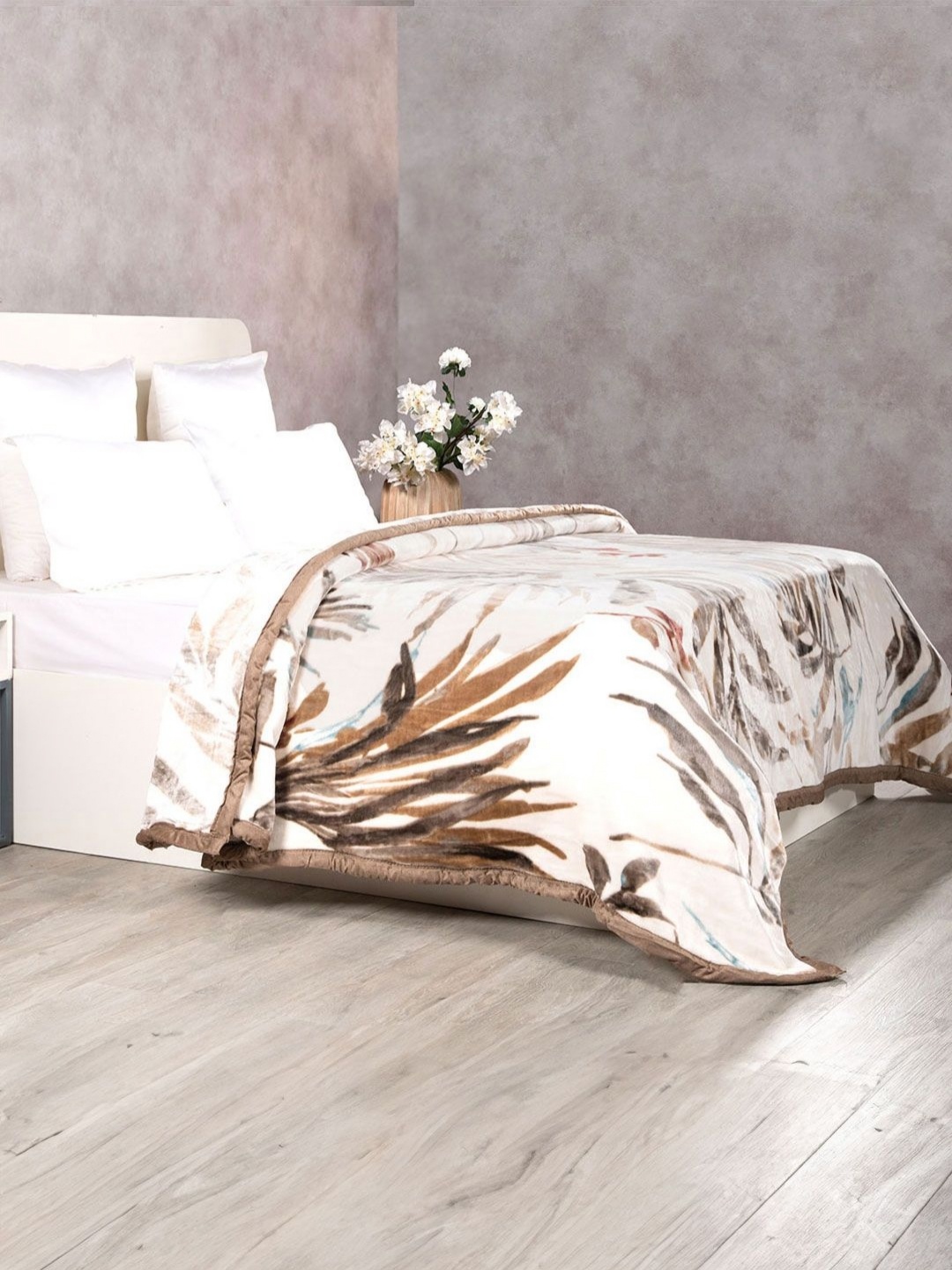 

MYTRIDENT Brown & White Floral Double Bed Blanket