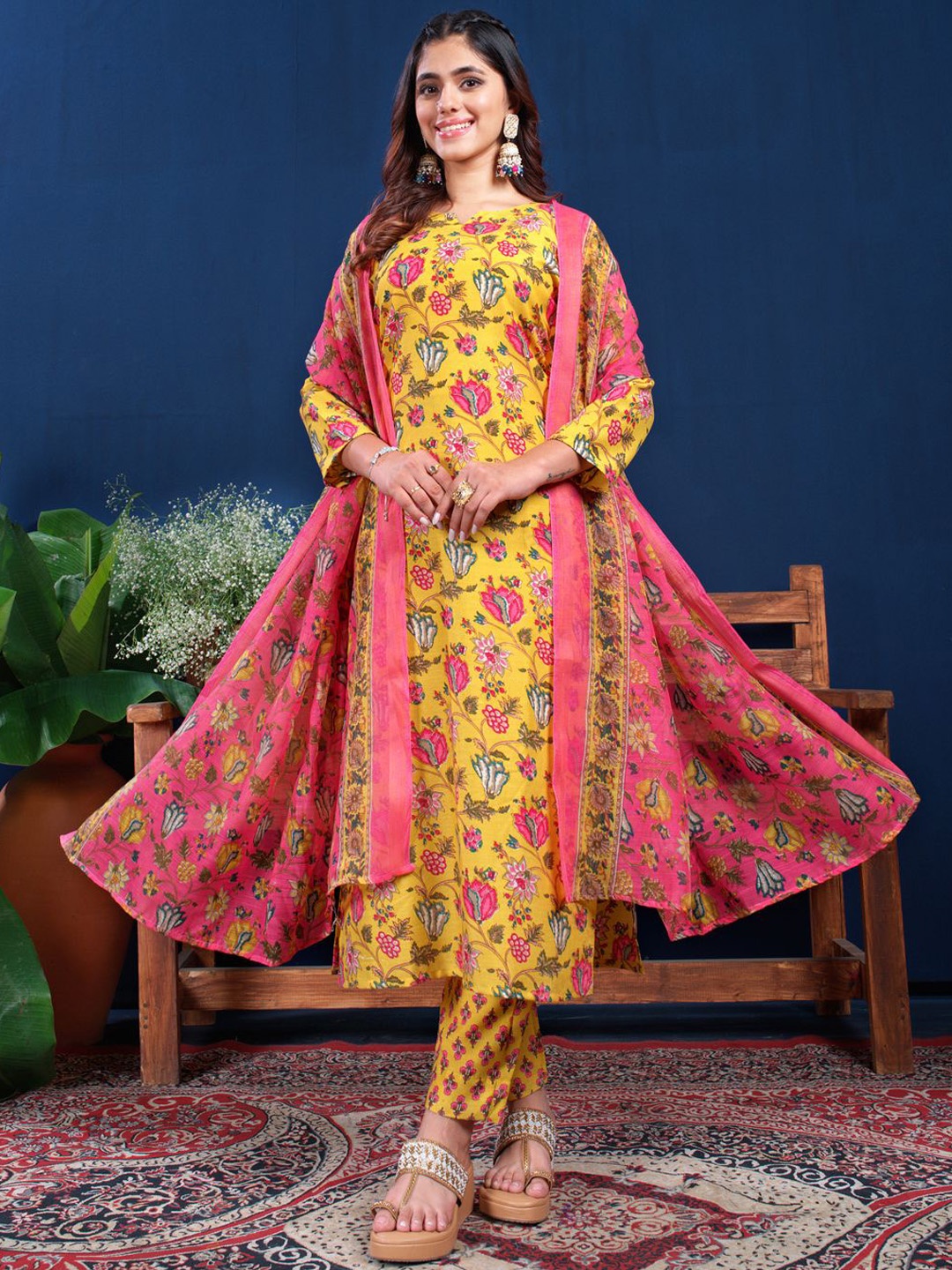 

KAYOMMI Women Floral Printed Regular Kurta with Trousers & With Dupatta, Yellow