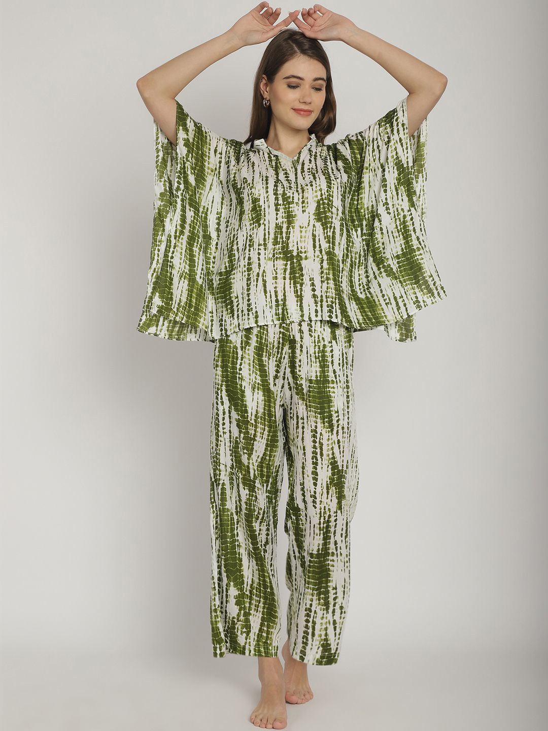 

Blissence Women Tie and Dye Kaftan & Pyjama Night suit, Green