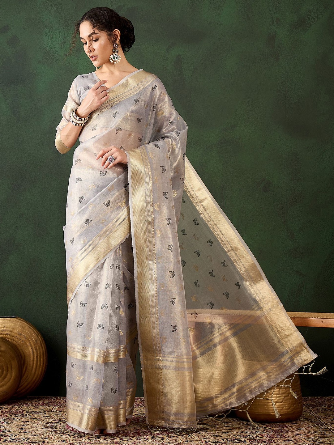 

Suha Woven Design Zari Organza Saree, Grey