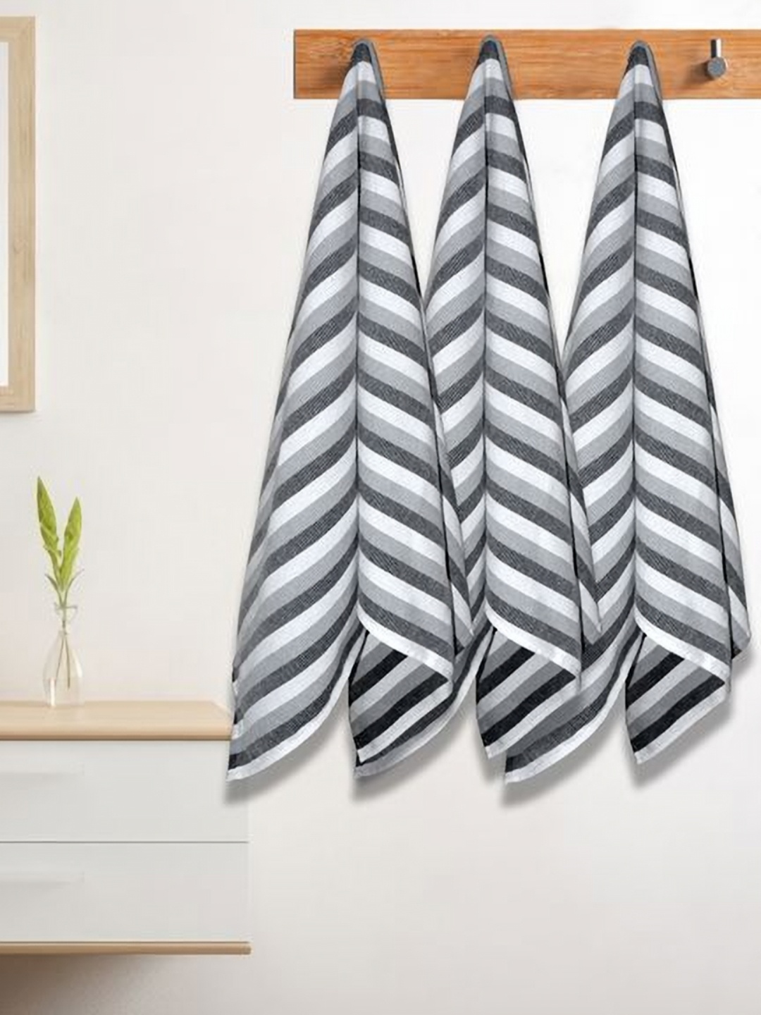 

Athom Living Grey & Black 3 Pieces Striped Cotton 210 GSM Bath Towel