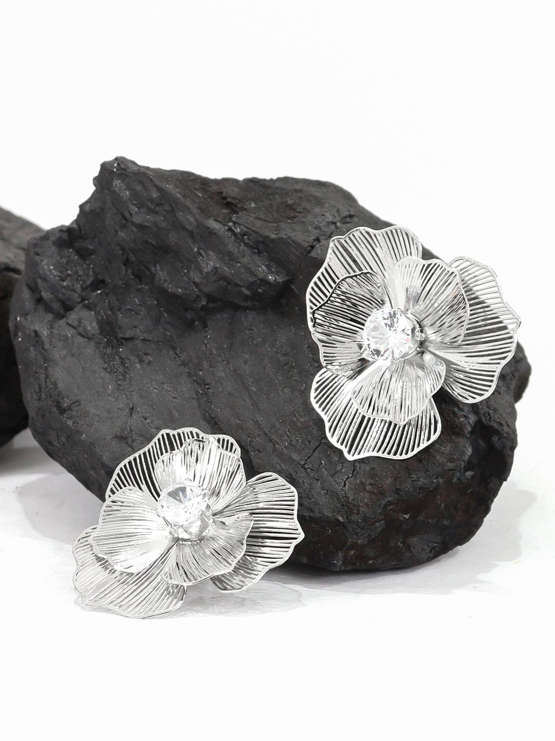 

KRENOZ Floral Studs Earrings, Silver