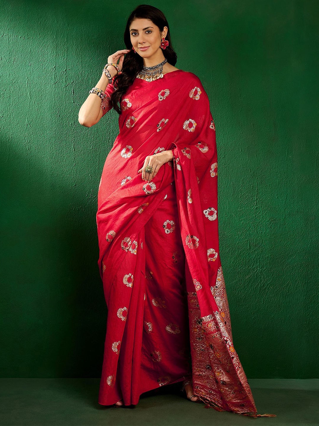 

Suha Woven Design Zari Silk Blend Saree, Red