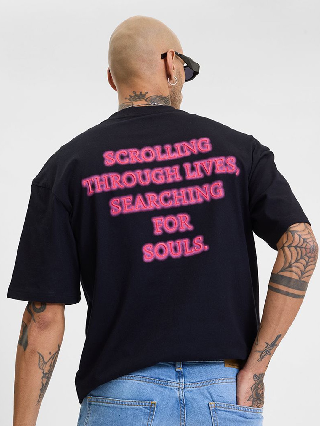 

Snitch Men Typography Printed Drop-Shoulder Sleeves T-shirt, Black