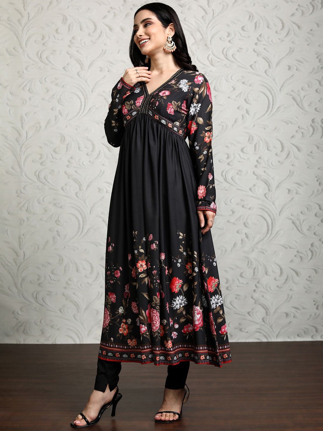 

Vishudh Women Floral Printed Anarkali Kurta, Black