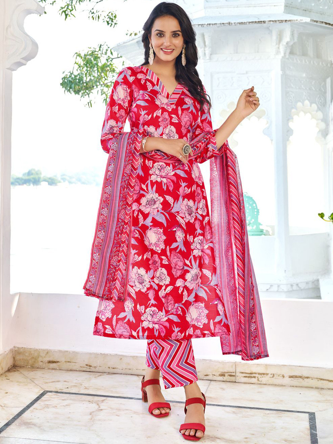 

Krimmple Women Floral Printed Regular Kurta with Trousers & With Dupatta, Red