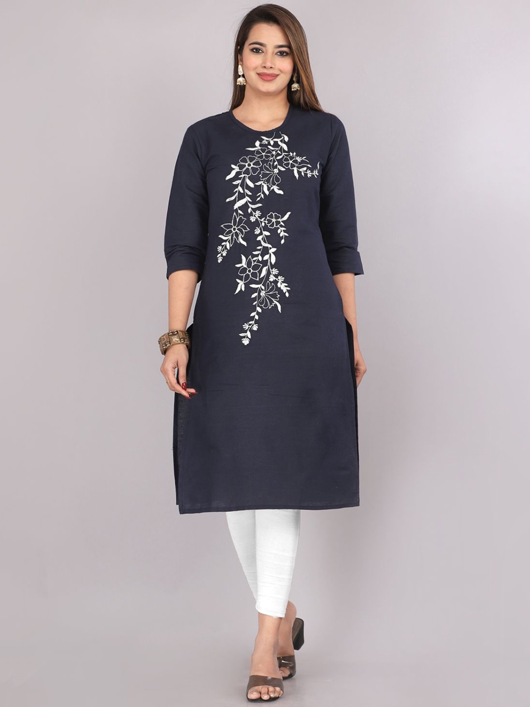 

Mehsoos Women Embellished Thread Work Kurta, Navy blue