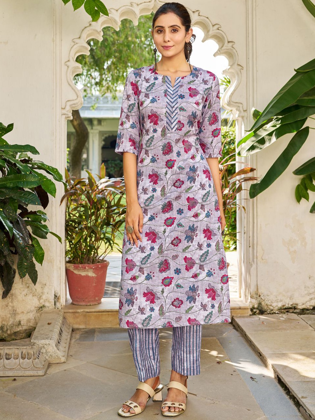 

Krimmple Women Floral Printed Regular Kurta with Trousers, Grey