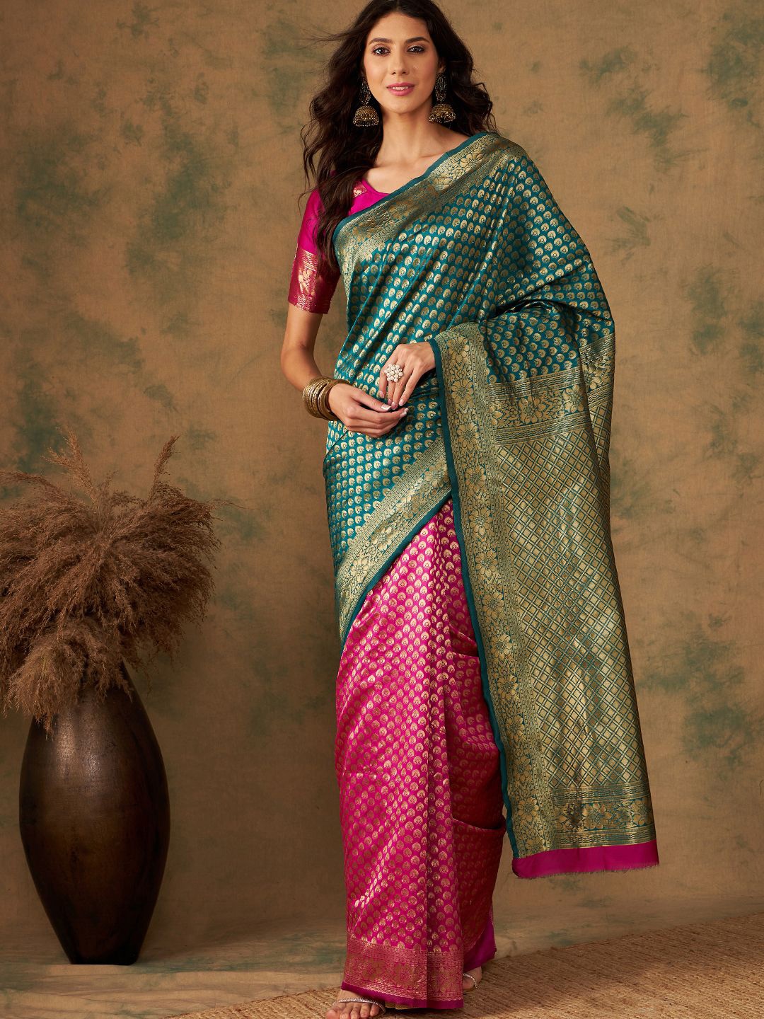 

Suha Woven Design Zari Art Silk Banarasi Saree, Green