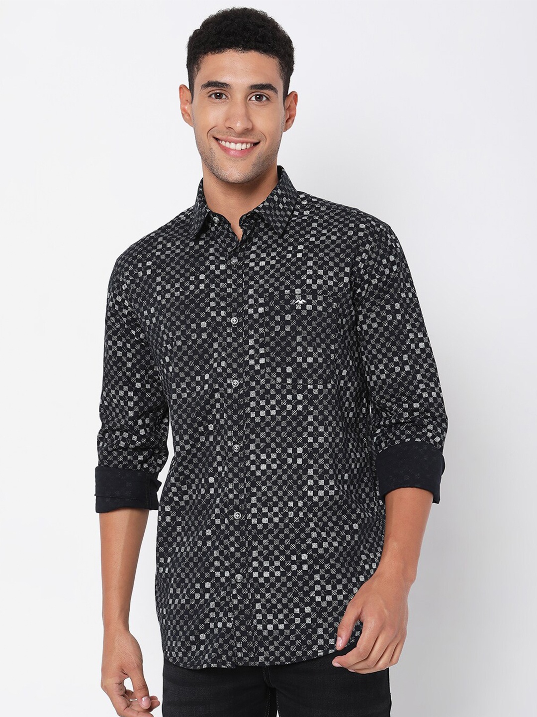 

Mufti Men Classic Slim Fit Checked Casual Shirt, Navy blue