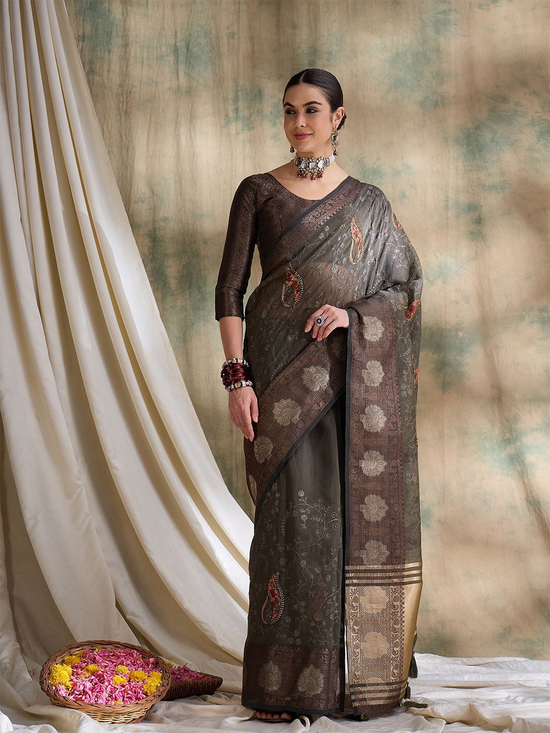 

Suha Embellished Embroidered Saree, Coffee brown