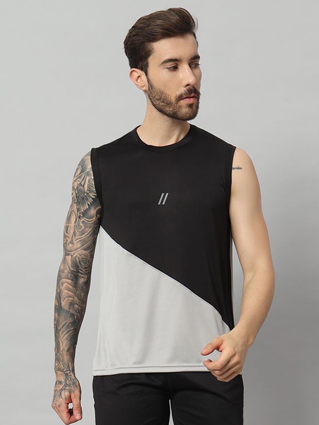 

ATICX Men Brand Logo Colourblocked Slim Fit T-shirt, Black