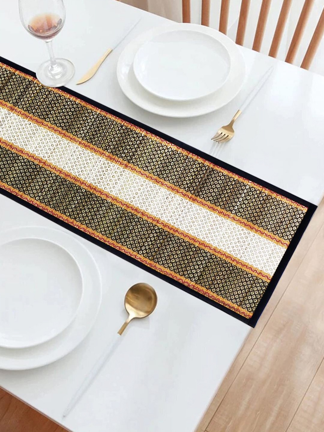 

HOKIPO White & Black Geometric Rectangular Table Runner