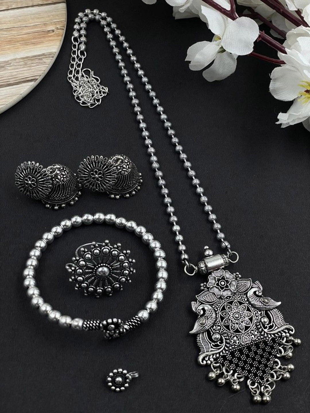 

NAMAN ARTS Silver-Plated Oxidised Chain Pendent Jewellery Set