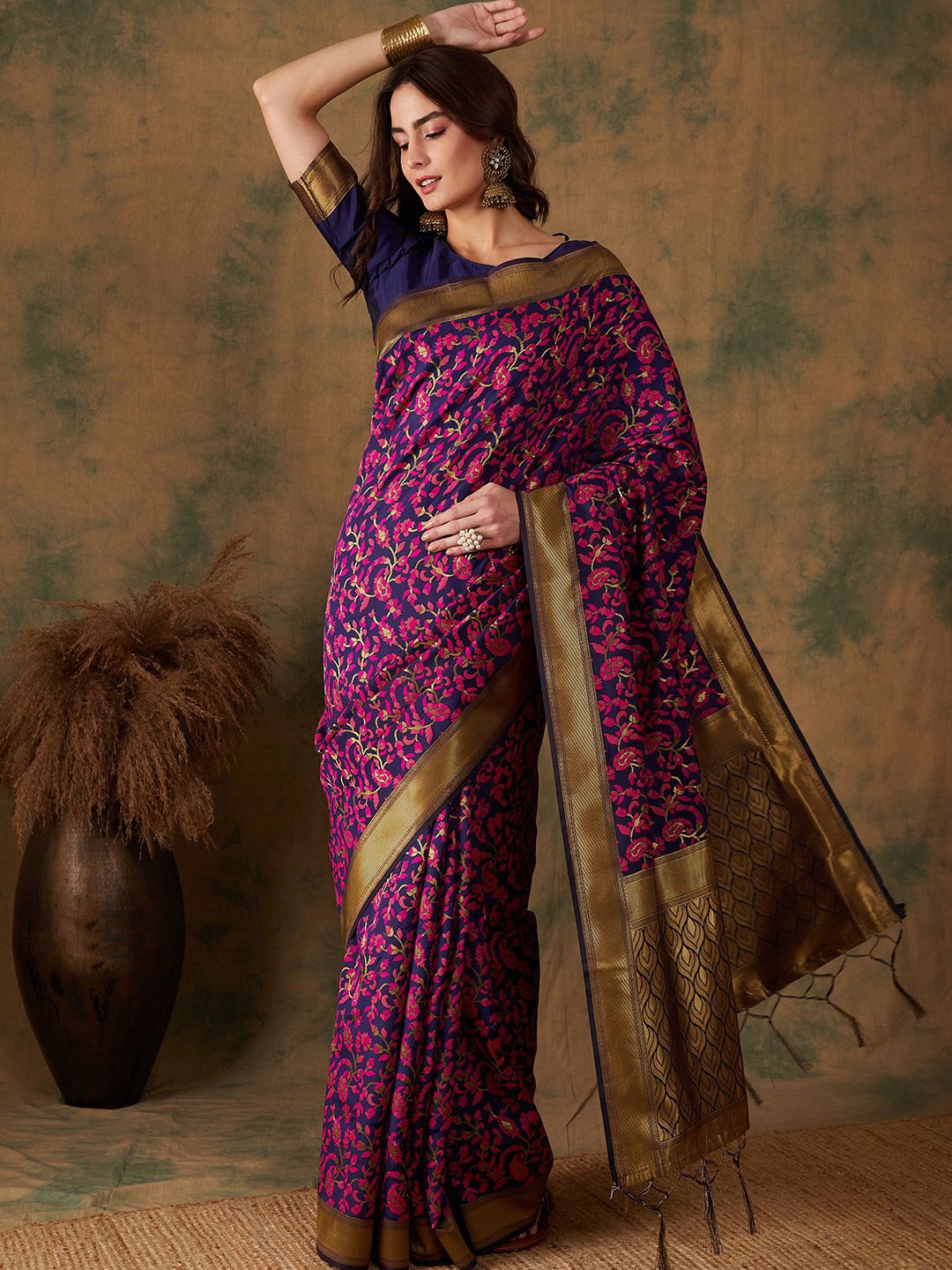 

Suha Woven Design Zari Art Silk Banarasi Saree, Pink