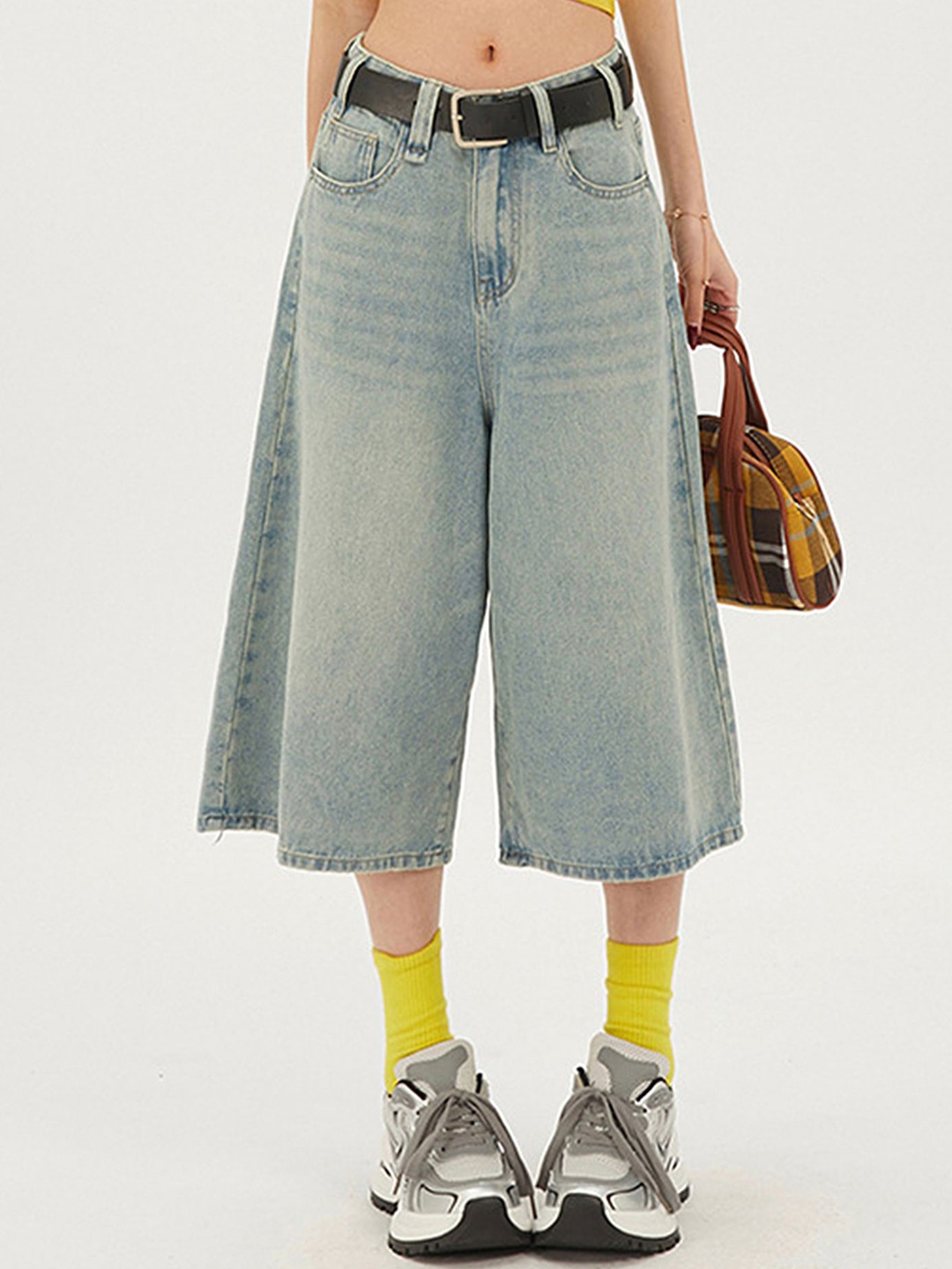 

LULU & SKY Women Wide Leg Low-Rise Low Distress Heavy Fade Jeans, Blue