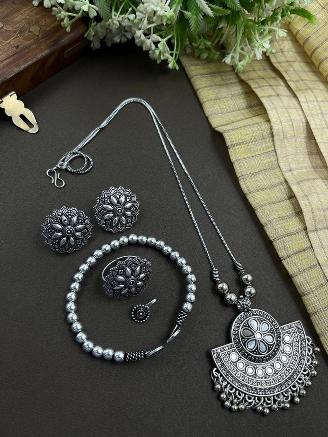 

NAMAN ARTS Mahek Silver Plated Oxidised Jewellery Set