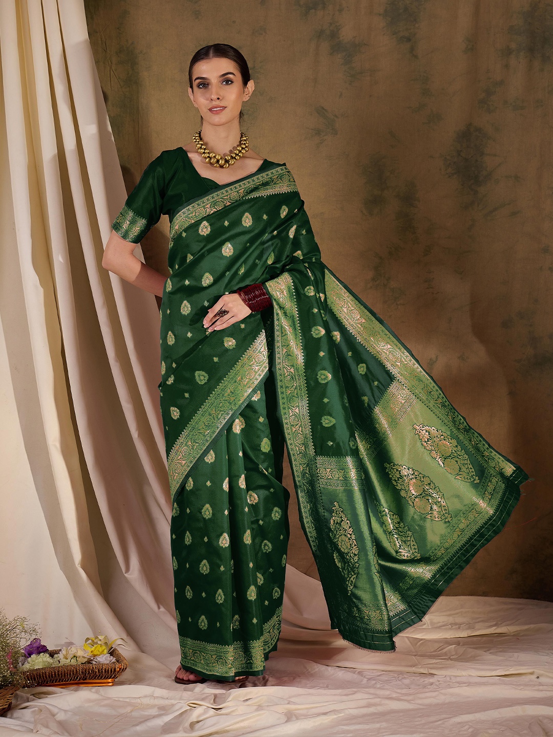 

Suha Woven Design Zari Art Silk Heavy Work Banarasi Saree, Green