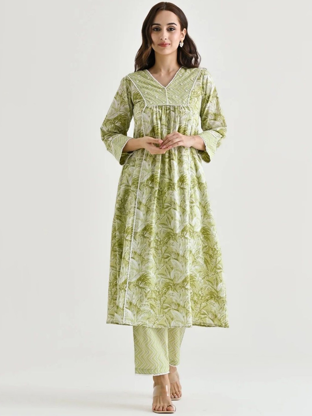 

Shatanuvart Export Women Floral Printed Regular Kurta with Trousers, Lime green