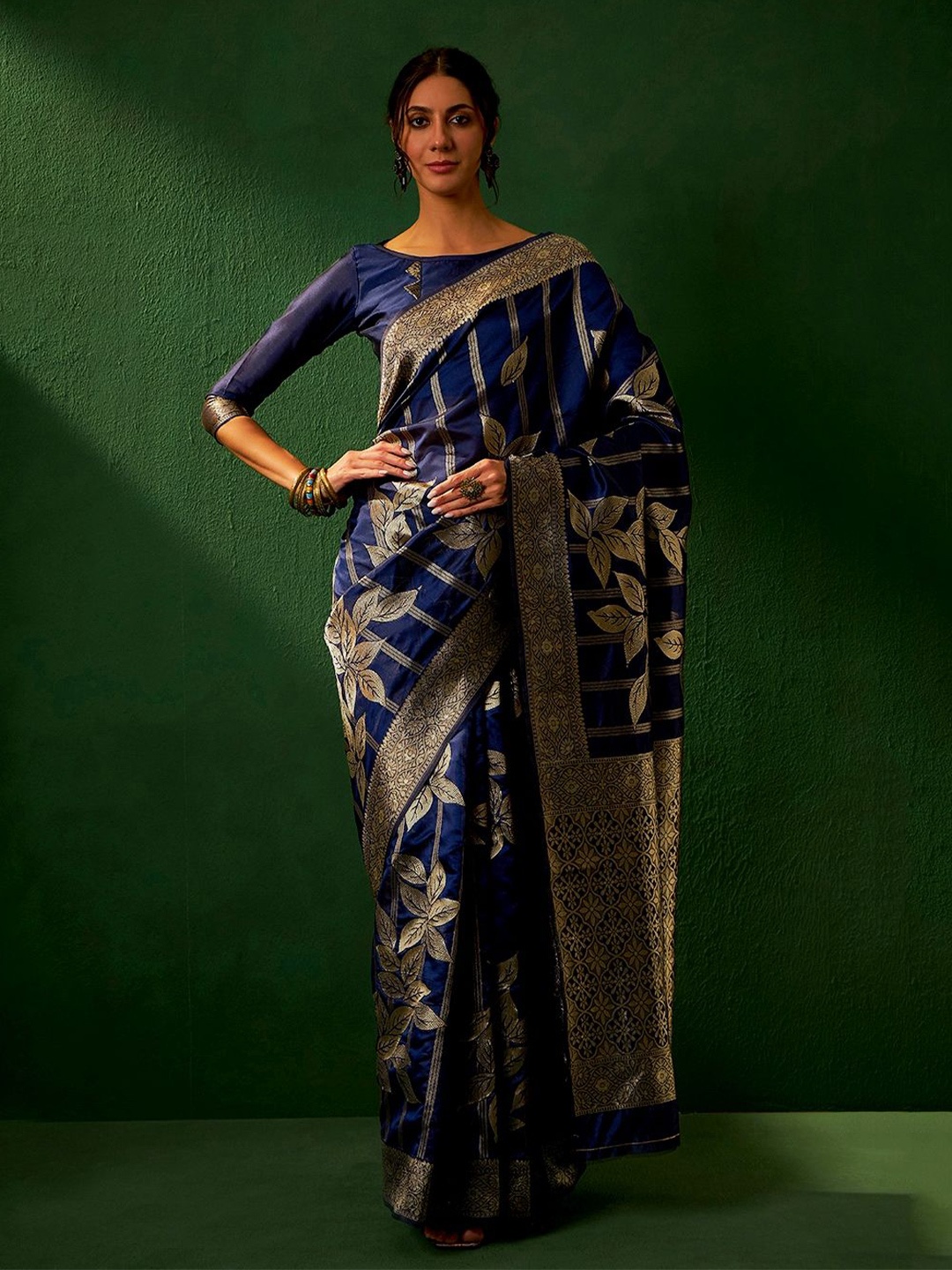 

Suha Woven Design Zari Art Silk Banarasi Saree, Navy blue