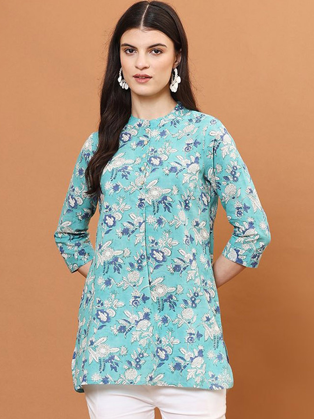 

Meena Bazaar Women Printed Gotta Patti Kurta, Sea green