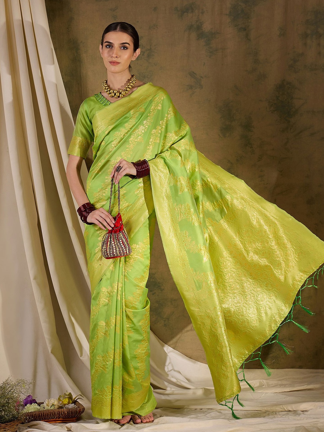 

Suha Woven Design Zari Art Silk Ready to Wear Banarasi Saree, Green