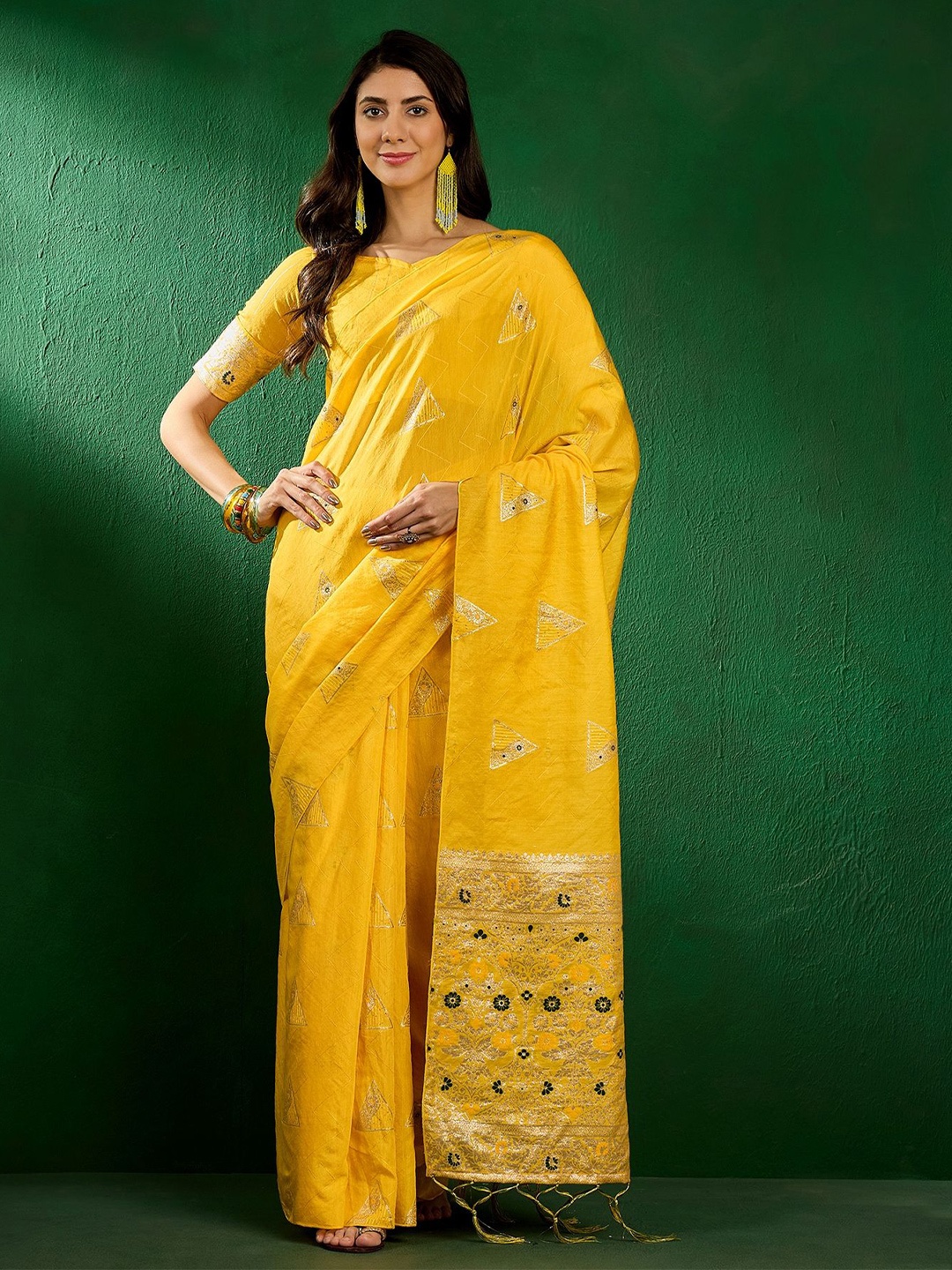 

Suha Ethnic Motifs Zari Silk Blend Saree, Mustard