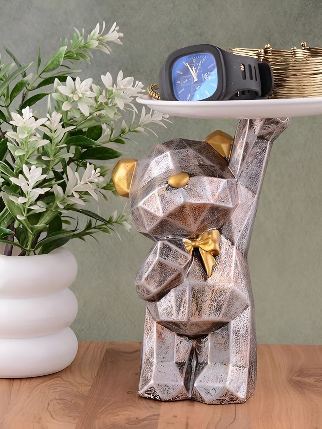 

Zart Copper-Toned Idol Showpiece