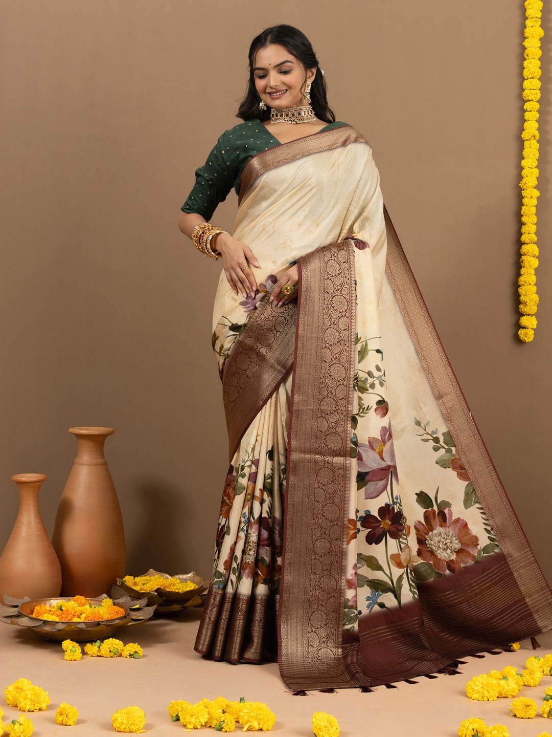 

Ekana Floral Zari Saree, Cream