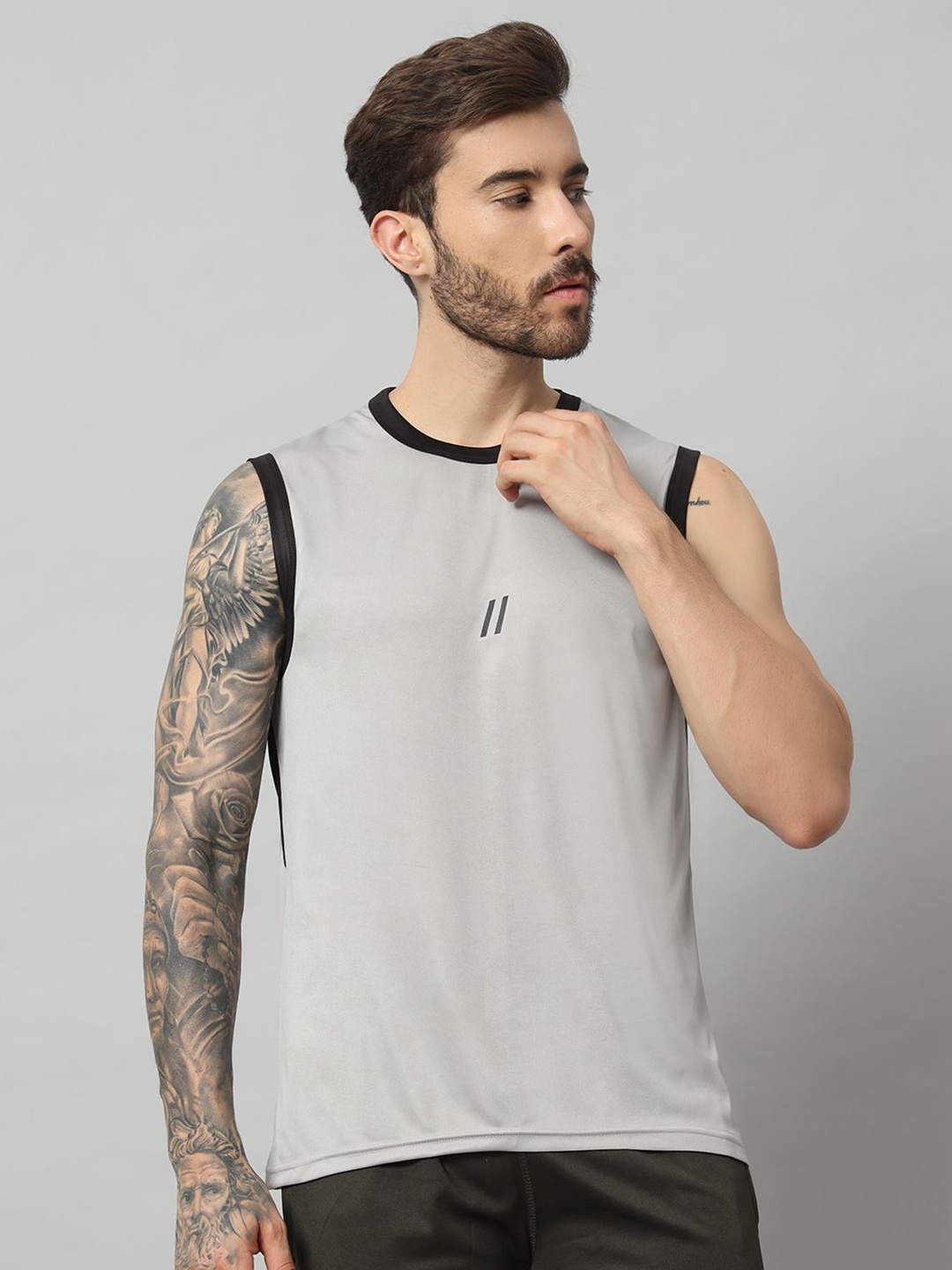 

ATICX Men Brand Logo Colourblocked Slim Fit T-shirt, Grey