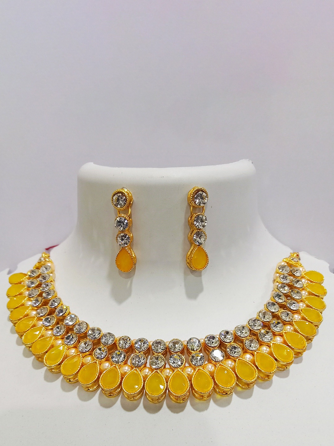 

Gyaan Jewels Gold-Plated Stone Studded & Beaded Jewellery Set