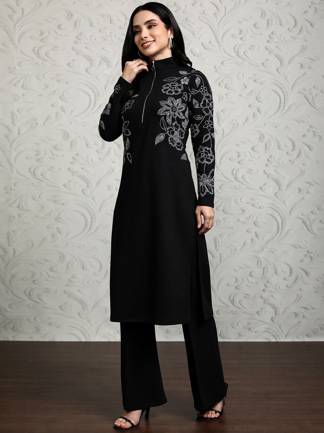 

Vishudh Women Floral Printed Floral Kurta, Black